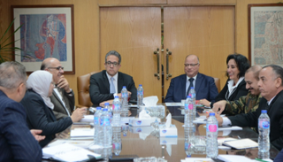 جانب من اجتماع وزير السياحة والآثار المصري ومحافظ القاهرة