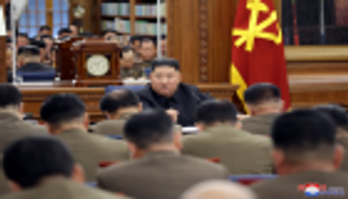 كيم يبحث تعزيز قدرات الجيش باجتماع مع اللجنة العسكرية