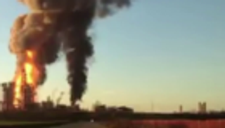 حريق يندلع بمصفاة للنفط في روسيا