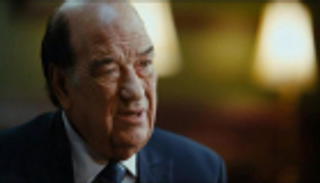 أحمد حلمي ومحمد سعد يكرمان حسن حسني في "المهن التمثيلية"