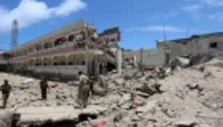 "الشباب" الإرهابية تتبنى هجوما استهدف فندقا بالصومال