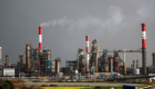 تماسك أسعار النفط بفعل آمال اتفاق التجارة 