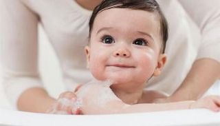 يجب ألا تزيد مدة استحمام الرضيع على 10 دقائق