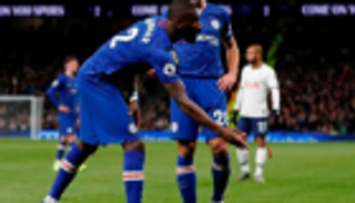 مدافع تشيلسي يوجه رسالة لإدارة توتنهام بعد واقعة العنصرية 