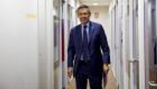 بمناسبة الكريسماس.. رئيس برشلونة يكافئ لاعبيه بهدية خاصة