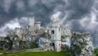 القصة الحقيقية وراء قلعة "ذا ويتشر" المسكونة