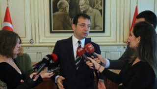 إمام أوغلو خلال إدلائه بتصريحات صحفية