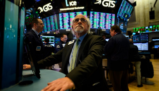 آمال التجارة تقفز بمؤشر وول ستريت الرئيسي