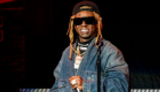 أسلحة ومخدرات على طائرة مغني الراب الأمريكي "ليل وين"