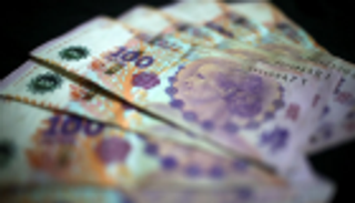 سقوط حر لـ"البيزو" الأرجنتيني في السوق السوداء