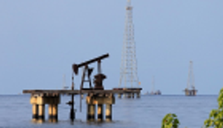 وسط تعاملات هادئة.. أسعار النفط ترتفع بدعم تخفيضات الإنتاج