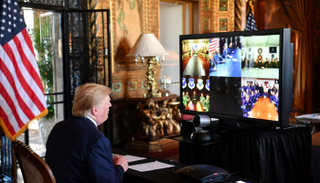 ترامب خلال اتصال مع عسكريين أمريكيين