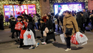 الأمريكيون ينفقون 35 مليار دولار في يوم واحد