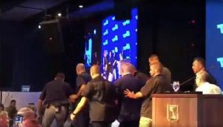 بنيامين نتنياهو أثناء عملية إجلاء سابقة - أرشيفية