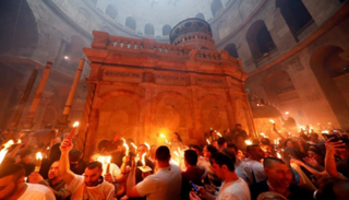 المصلون في كنيسة القيامة