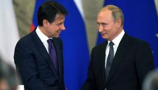  الرئيس الروسي فلاديمير بوتين مع رئيس الوزراء الإيطالي جوزيبي كونتي - أرشيفية 