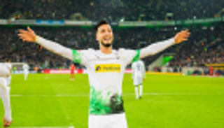 الجزائري بنسبعيني يتوج بجائزة لاعب الشهر في مونشنجلادباخ