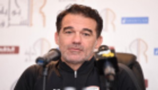 مدرب الشباب السعودي يتسلح بمعنويات لاعبيه قبل صدام الأهلي