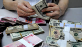 صعود الدولار والجنيه الإسترليني وهبوط الين الياباني