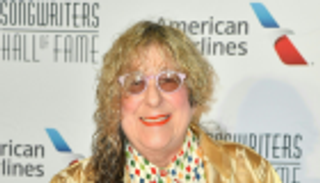 أمريكا تودع كاتبة أغنية مسلسل "فريندز" 