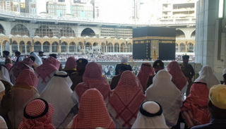 أداء صلاة الكسوف بالمسجد الحرام