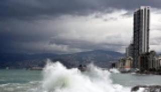 "لولو" تجتاح لبنان بالثلوج والأمطار.. والسيول تهدد الجنوب