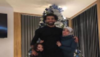 العائلة الصغيرة تزين مشاركة صلاح في احتفالات "الكريسماس"