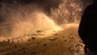 "لولو" تغرق شوارع لبنان.. وتسقط جدار مقبرة تاريخية