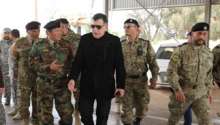 السراج محاط بحراسته