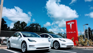 تسلا الأمريكية لصناعة السيارات الكهربائية