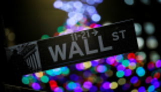 مؤشرات وول ستريت الثلاثة تغلق عند أعلى مستوى في تاريخها