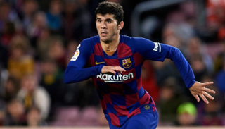 كارليس ألينيا لاعب برشلونة