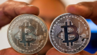 سعر بيتكوين يتراجع مقابل ارتفاع لايتكوين