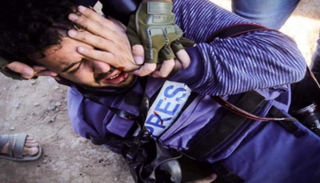 لحظة استهداف قناصة إسرائيل للصحفي عطية درويش - أرشيفية