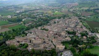 قرية بيفانيا الإيطالية