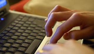 فرنسا تفتش على مستخدمي التواصل الاجتماعي لملاحقة المتهربين من الضرائب