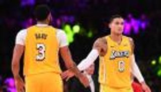 ليكرز ينهي سلسلة هزائمه بدوري السلة الأمريكي بالفوز على بليزرز