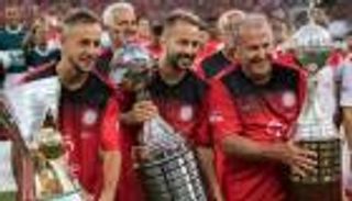 في مباراة من 14 هدفا.. فلامنجو البرازيلي يحتفي بإنجازاته بمشاركة زيكو