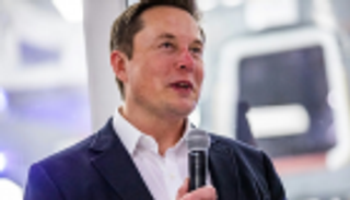 إيلون ماسك صاحب المشاريع الطموحة يغرد بعيدا عن تسلا