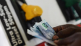  جنوب أفريقيا تخفض أسعار البنزين وترفع الديزل 
