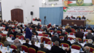 عباس: إسرائيل تقتطع أراضي الضفة وتجري تفاهمات مع حماس في غزة