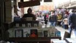مكتبات نادرة على الرصيف وأخرى تموت في البيوت (2- 3)