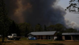 إجلاء عشرات الآلاف في أستراليا.. والحرائق تهدد مقصدا سياحيا