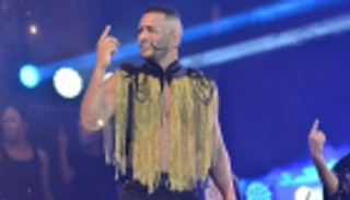 محمد رمضان يهبط من السماء في حفل الكريسماس بالمغرب