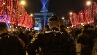 احتفالات رأس السنة في الشانزليزيه العام الماضي