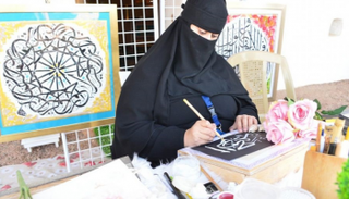  تقام فعالية الرسم على الرمل في مناسبات كثيرة في المنطقة 