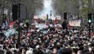 نقابة فرنسية تمدد منع تسليمات الوقود من مصفاة لشركة توتال