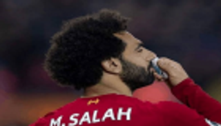 مصدر يكشف عن سر استخدام صلاح لـ"البخاخة" أمام ولفرهامبتون