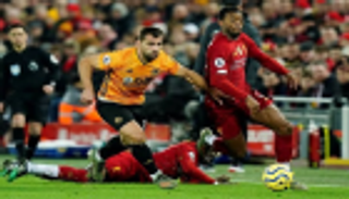 جامع كرات يثير أزمة بين ليفربول وولفرهامبتون