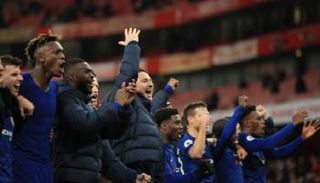 فرانك لامبارد مع لاعبي تشيلسي